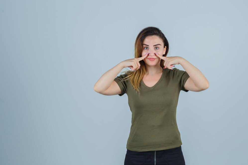 expressive-young-lady-posing